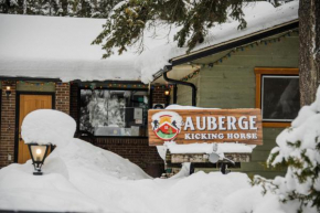 Отель Auberge Kicking Horse Guest House  Голден